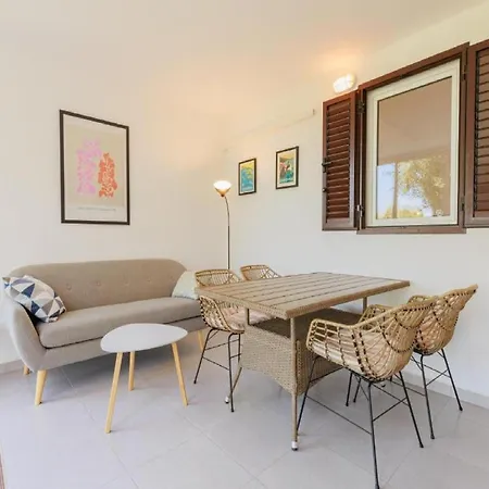 - Comfort Two-bedroom D9 Lumbarda