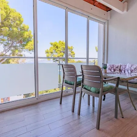 - Comfort Two-bedroom D9
