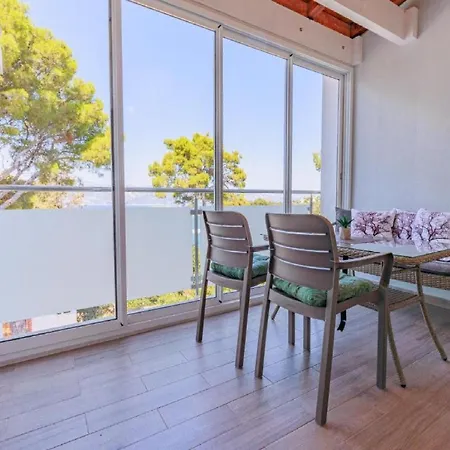 - Comfort Two-bedroom D9