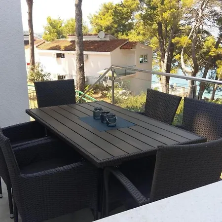 - Comfort Two-bedroom D9 *